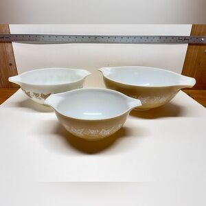 3-pc PYREX Sandalwood Tan/White Ivy  Cinderella Mixing Nesting Bowls
